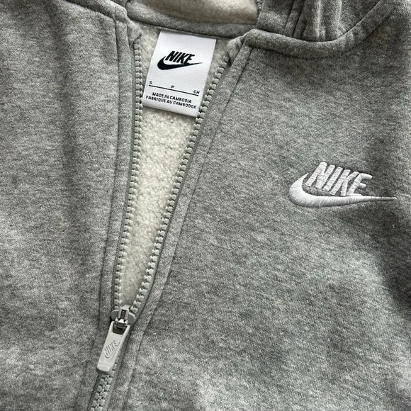 7 item Nike Bundle! Kids' Hoodie and Tee’s - Picture 5 of 6